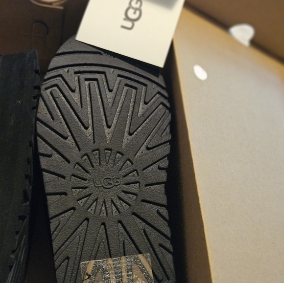 Black Leather Uggs, Platform - Picture 8 of 10